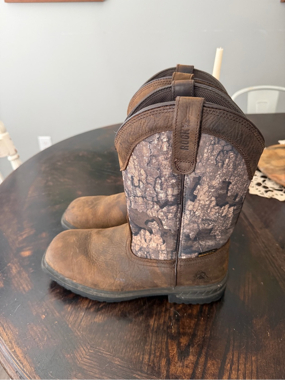Boots - Picture 2 of 4
